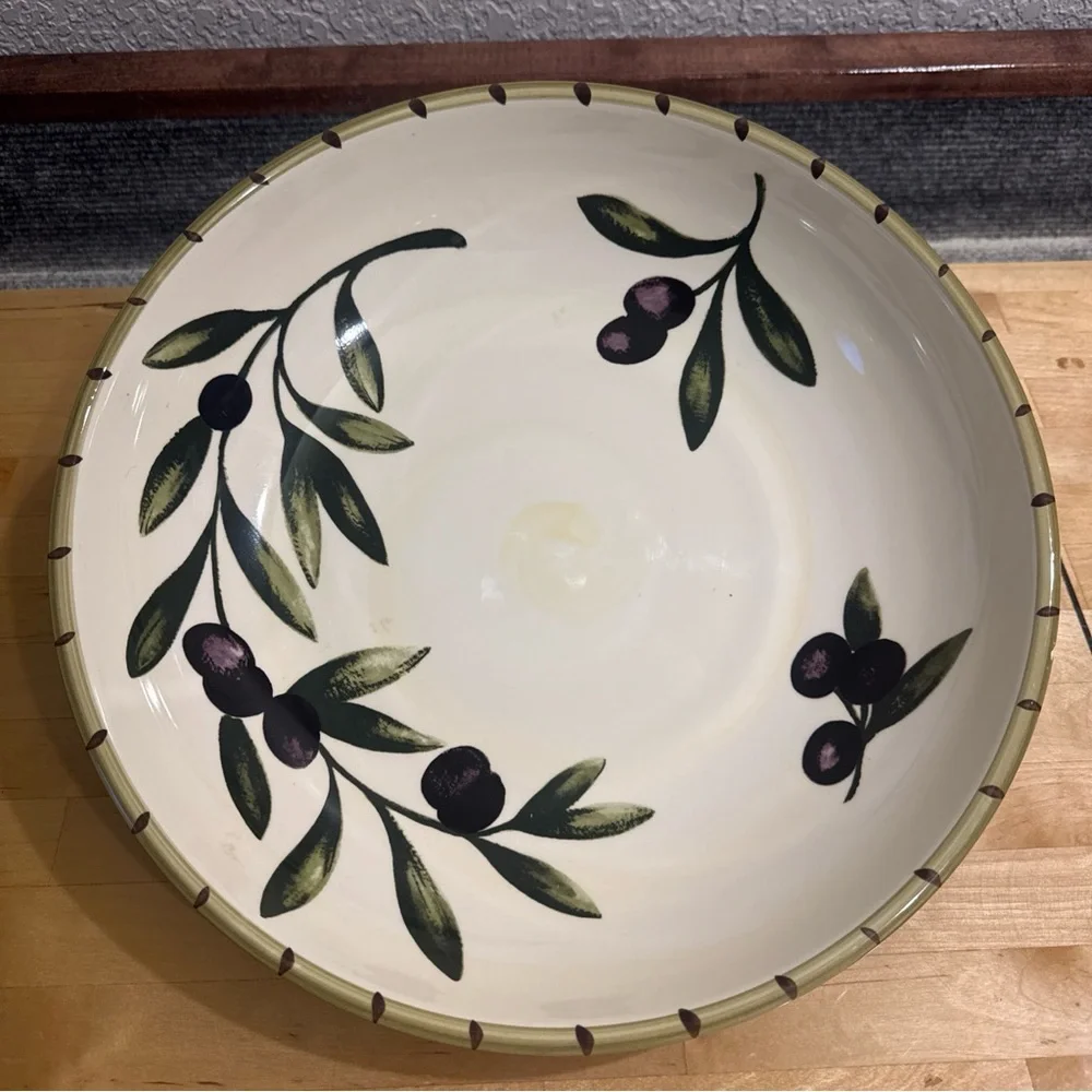 Williams Sonoma Hand-Painted Ceramic Pasta Serving Platte with Olive Design 13”